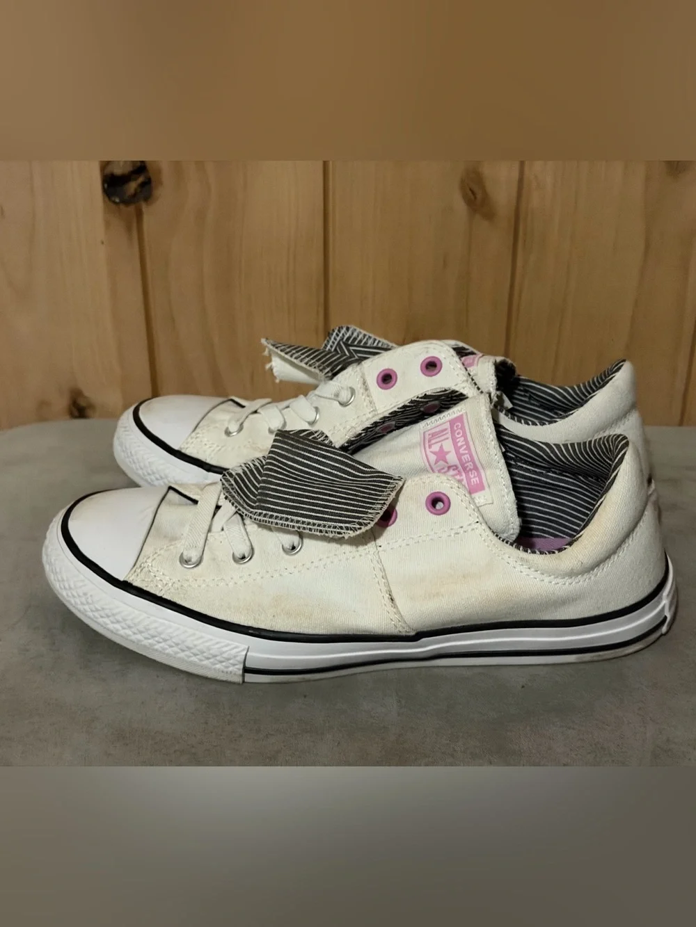 Converse Kids Low-Top Sneakers in White with Pink Eyelets